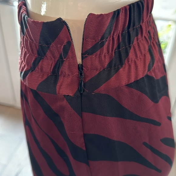 Zara Burgundy Satin Animal Print Midi Pencil Skirt Size Small - Picture 8 of 15